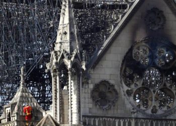 BOGATAŠI ZASULI NOVCEM NAGORELU KATEDRALU NOTR DAM: U svetu postoji dovoljno novca da se nahrane sva gladna usta, da se pruži sklonište svakoj porodici, NOVAC JE TU ALI ZAVISI U ČIJIM JE RUKAMA?!