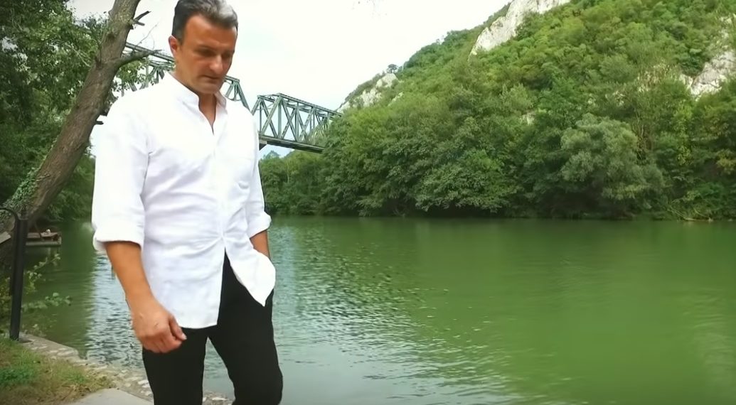 /VIDEO/ PEVAČ GRUPE LEGENDE IVAN MILINKOVIĆ PREDSTAVIO PRVI SINGL: IBAR UST’O PROTIV BREGA