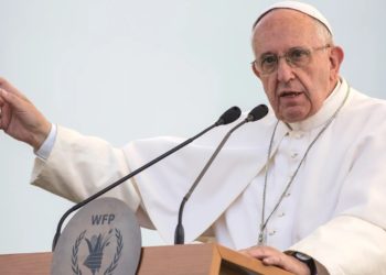 ŽIG ZVERI?! PAPA FRANJA DONACIJOM ZAPALIO DRUŠTVENE MREŽE: Vatikan obećao 500.000 dolara za 75.000 migranata, TAČNO 6.66 PO ČOVEKU?!