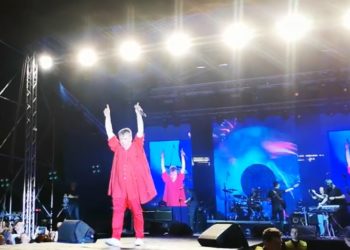 /VIDEO/DR NELE KARAJLIĆ I OSIROMAŠENI URANIJUM NAPUNILI TAŠMAJDAN I RASPAMETILI PUBLIKU!