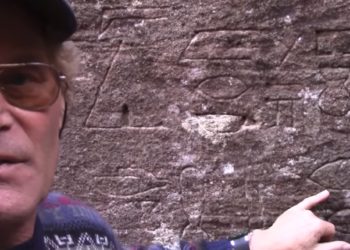 /VIDEO/ZBUNJUJUĆE OTKRIĆE EGIPATSKI HIJEROGLIFI PRONAĐENI USRED AUSTRALIJE: Uklesani u stenu pre više o 5.000 godina, frapantno liče na ONE S PIRAMIDA!