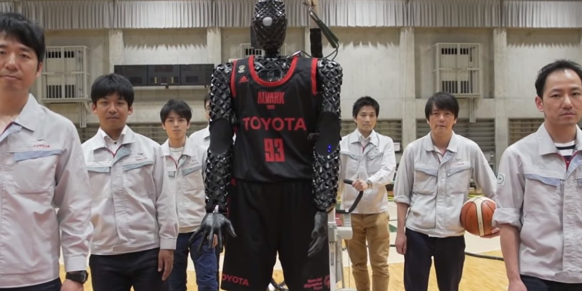 /VIDEO/ TOJOTIN ROBOT KOŠARKAŠ GINISOV REKORDER: Lako je dao 1.000 koševa za svetski rekord, potom još 2.010, ONDA SU GA ISKLJUČILI IAKO NIJEDNOM NIJE PROMAŠIO?!