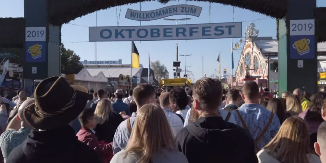 /VIDEO/ U MINHENU OTVOREN  OKTOBARFEST: Posetioci u šoku, za 30 centi POSKUPELO PIVO!