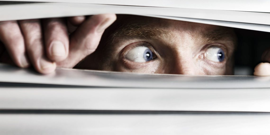 /VIDEO/ TEORIJE ZAVERE BEZ KOJIH NAM “NEMA ŽIVOTA”: Od lažnog sletanja na Mesec, ravne Zemlje, Obamine supruge, pa do mrtve Avril Lavinj, SA IVICE APSURDA UBEĐUJU NAS DA NE POSTOJE?!!