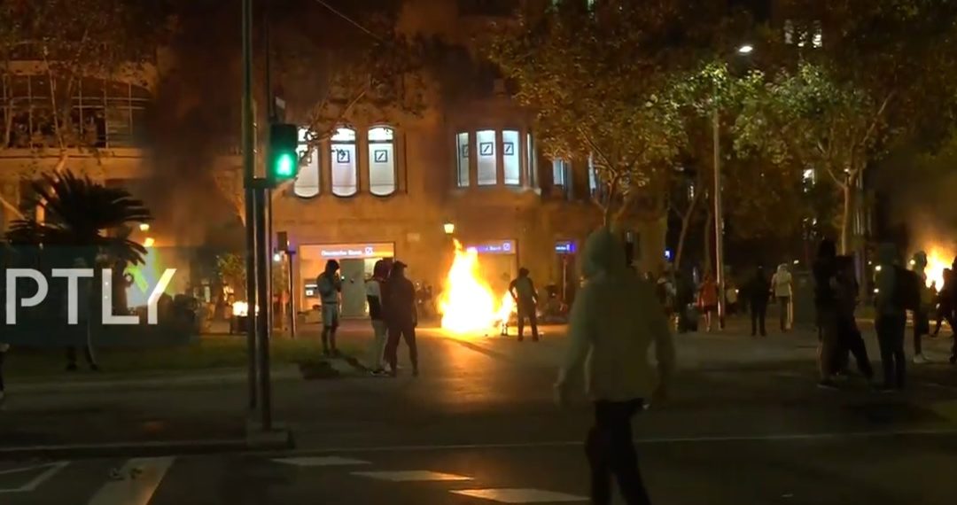/VIDEO/ RAT NA ULICAMA BARSELONE: Demonstranti zahtevaju osobađanje političkih zatvorenika, VLASTI NA NJIH POSLALE POLICIJU!