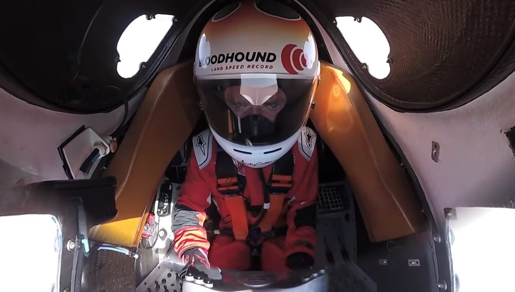 MISTERIOZNI OBLAK U PUSTINJI: Pilot Endi Grin supersoničnim automobilom probio barijeru od 800 km na sat, ALI ENDI ŽELI VIŠE I BRŽE!