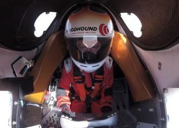 MISTERIOZNI OBLAK U PUSTINJI: Pilot Endi Grin supersoničnim automobilom probio barijeru od 800 km na sat, ALI ENDI ŽELI VIŠE I BRŽE!