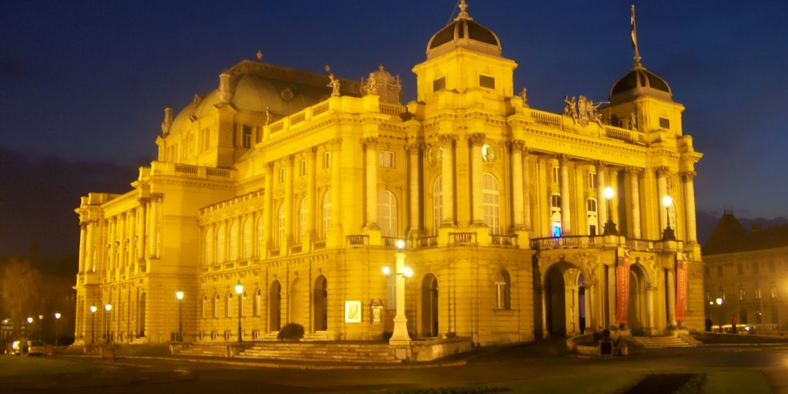 I TO SE DOGODILO: Predstava Narodnog pozorišta iz Beograda “Gospođa Ministarka” u HNK oduševila Zagrepčane, TRAŽILA SE KARTA VIŠE?!