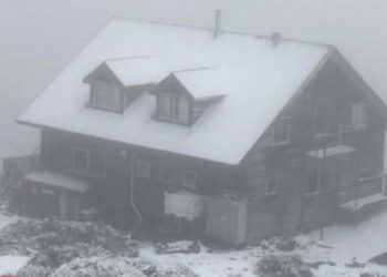SNEŽNA OLUJA USRED LETA: Posle katastrofalnih požara i nesnosnih vrućina AUSTRALIJA SE ZABELELA, u Tasmaniji pao OBILAN SNEG!