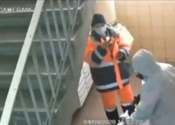 BRAĆA RUSI UBICE VIRUSA! Ovakvu dezinfekciju zgrade još niste videli: Majstori su se lepo uslikali, ALI NISU BILI SVESNI DA I NJIH NEKO SNIMA!