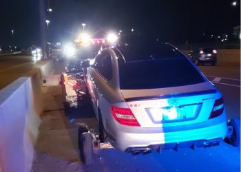 PROJURIO JE MERCEDESOM 308 NA SAT: Zabezeknuti policajac ostao u šoku, zaustavio je golobradog klinca KOJI JE BESNEO TATINIM AUTOMOBILOM!