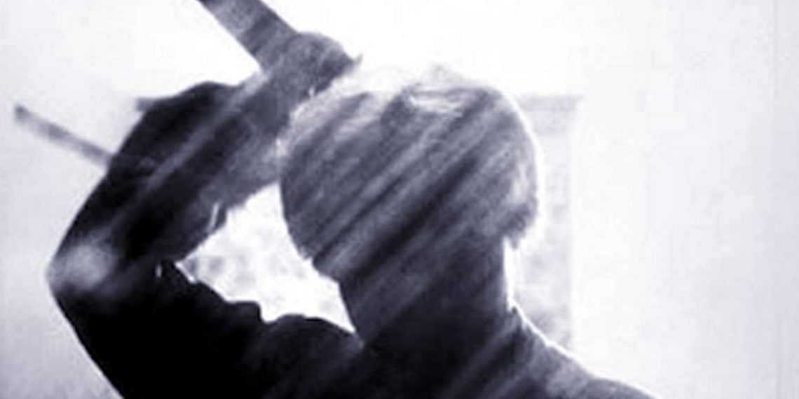 OVAKO JE RADIO ALFRED HIČKOK MAJSTOR UŽASA: Ako nekad osetite jezu kad navučete zavesu za tuširanje, znajte ON JE KRIV ZA TO!