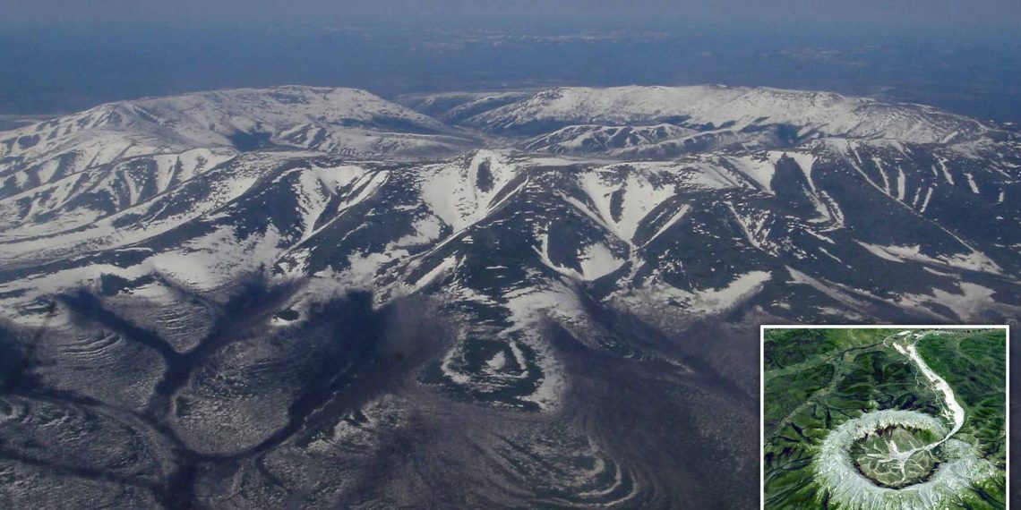 MESEČEV KRATER NA ZEMLJI? NE OVO JE ZABRANJENA ZONA U SRCU SIBIRA: Planinski masiv Konđor u sebi krije ogromno bogatstvo, veruje se da ga je napravio meteor, DA JE BIO BAZA VANZEMALJACA?!