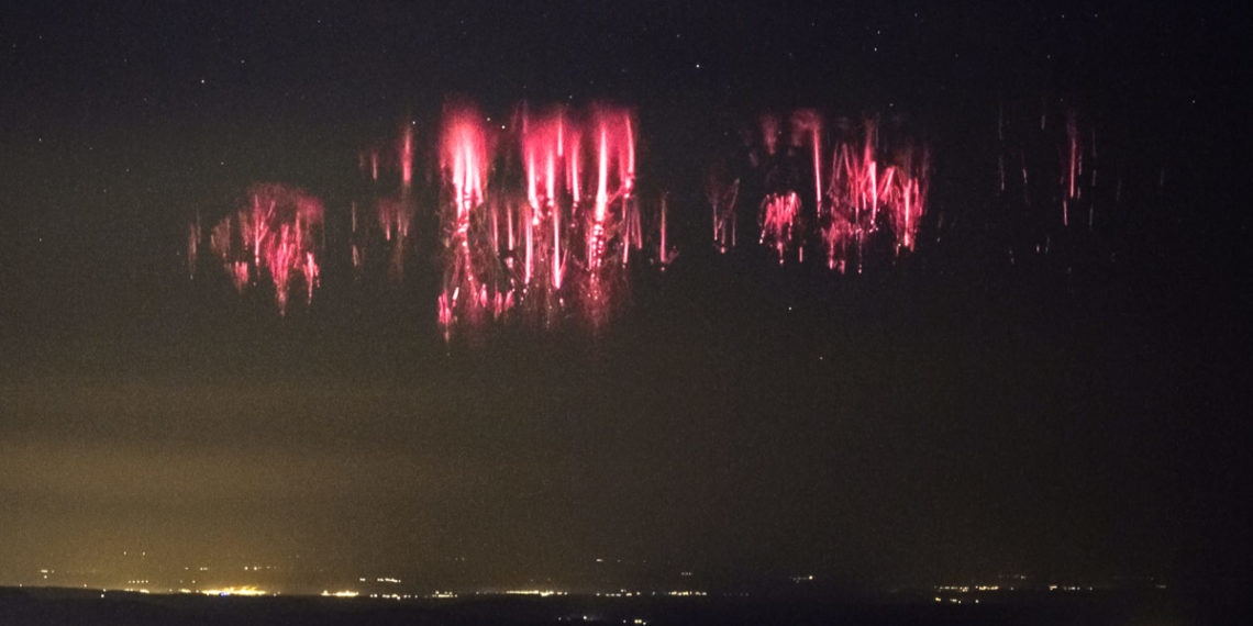 NEVEROVATNI SNIMCI CRVENIH VILENJAKA: Nebeske meduze, nekada su više i od 50 kilometara, u ne tako davnoj prošlosti, ljudi su verovali DA SU TO SVEMIRSKI BRODOVI*?!