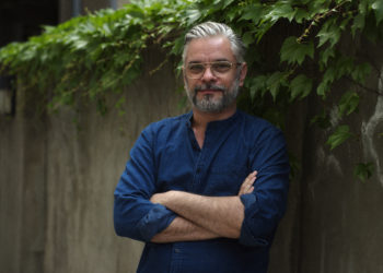 BOJAN ĐORĐEV REDITELJ PREDSTAVE „ORLANDO”, ŠOKIRA: Da bi postao čovekom, muškarac prvo mora da postane žena!