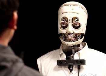 IMPRESIVNO, OVAJ ROBOT BAŠ DOBRO IMITIRA ČOVEKA: Iako još nije prekriven kožom, njegove mogućnosti IZGLEDAJU NEVEROVATNO!