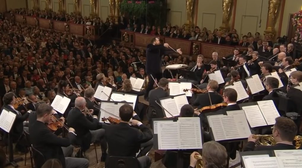 BIĆE SVIRKE U BEČU KAO NIKAD PRE: Korona promenila format tradicionalnog Novogodišnjeg koncerta Bečke filharmonije. APLAUZI GLEDALACA ČUĆE SE U PRAZNOJ DVORANI, EVO KAKO!