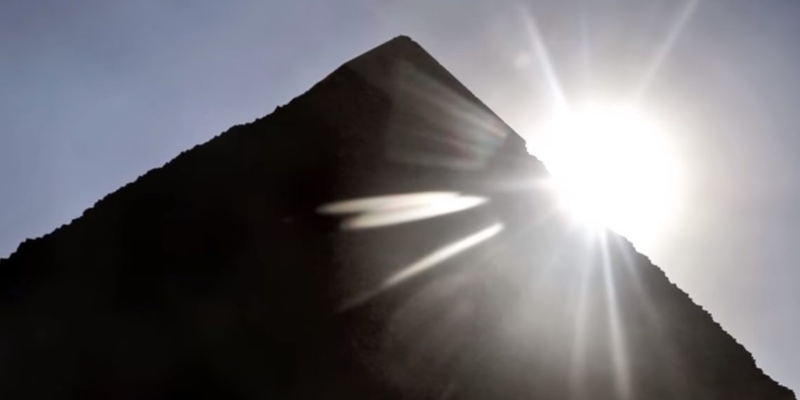 KRISTALNA PIRAMIDA PRONAĐENA JE NA DNU OKEANA! Delimično providna gigantska struktura misterioznog porekla, veća od Keopsove piramide NEMI JE SVEDOK NAŠE NEPOZNATE PROŠLOSTI?!