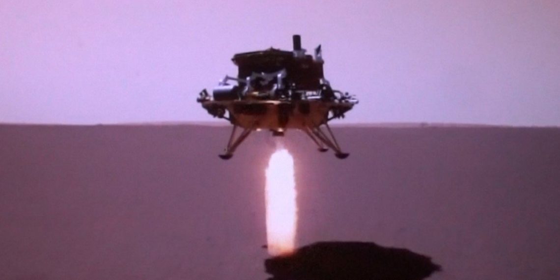 KINESKI ROBOT DŽURONG NA POVRŠINI MARSA! Ono što nisu uspeli u saradnji s Rusijom Kinezi uradili sami, spustili se na Crvenu planetu!