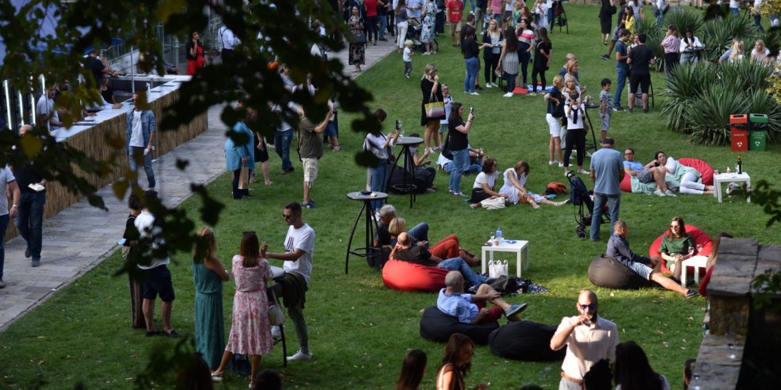 WINE GARDEN U BOTANIČKOJ BAŠTI! Tri muzičke zone na 5 hektara za potpuno uživanje u prirodi, vinu i gastronomskim specijalitetima, OGRANIČEN BROJ ULAZNICA!