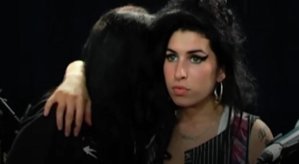 JEZIVO! OTAC EJMI VAJNHAUS TVRDI DA GA POSEĆUJE NJEN DUH! Pomislićete da sam idiot, ali došla je i sela na moj krevet, učinila bi i više ali ZNA DA BIH SE UPLAŠIO!