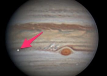ASTRONOM AMATER UBO PREMIJU! Uperio je teleskop sa kamerom prema Jupiteru, ono što je uspeo da snimi nateralo ga je DA OD SREĆE ISKOČI IZ CIPELA!