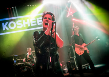 PRAVA JE RADOST I PRIVILEGIJA DELITI PROSTOR SA VAMA – Poručuje Šan Evans pred koncert benda KOSHEEN U DORĆOL PLATZU (VIDEO)