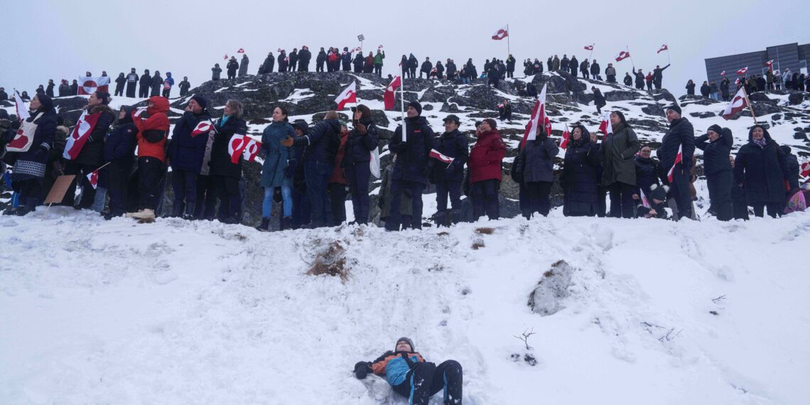 DANCI DALI TUĐE KOSOVO, A SAD NE DAJU “SVOJ” GRENLAND! Nije sudbina tolika kurva, koliko su neki ljudi stoka